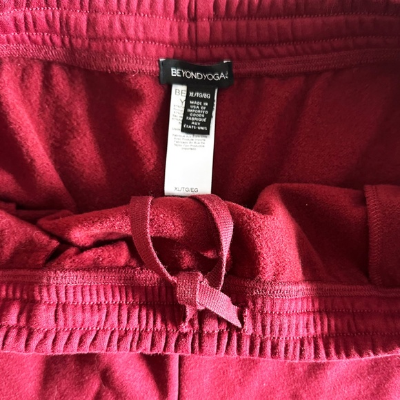 NWT Beyond Yoga LuxeFleece Sweatpants Merlot Red Ultra Soft Lounge Joggers XL - Picture 10 of 13